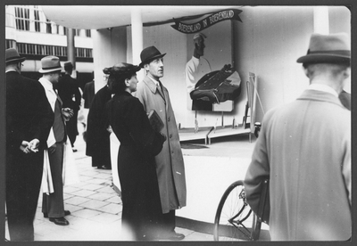 605615 Afbeelding van de stand van het Nederlandsch Agrarisch Front (N.A.F.) op het Vredenburg (op de hoek met de Lange ...